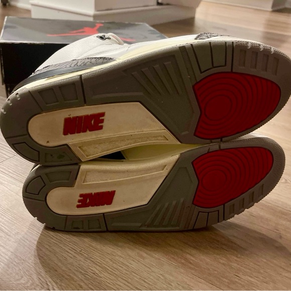 Air Jordan 3 “White Cement” size 10.5 used with original box 📦 DM3707-100 - Picture 5 of 7